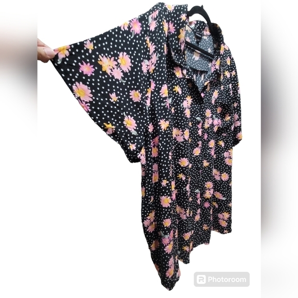 TORRID Sz 6X Polka Dot Floral Button Down Blouse - Picture 6 of 8